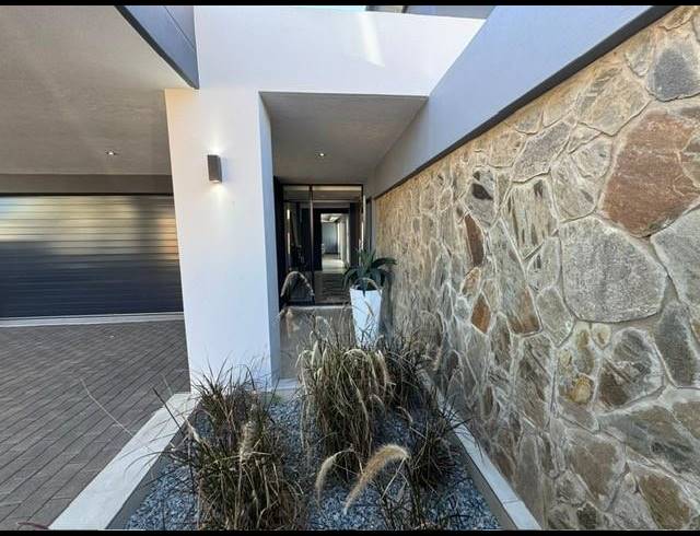 4 BEDROOM HOUSE FOR SALE IN MIDSTREAM ESTATE